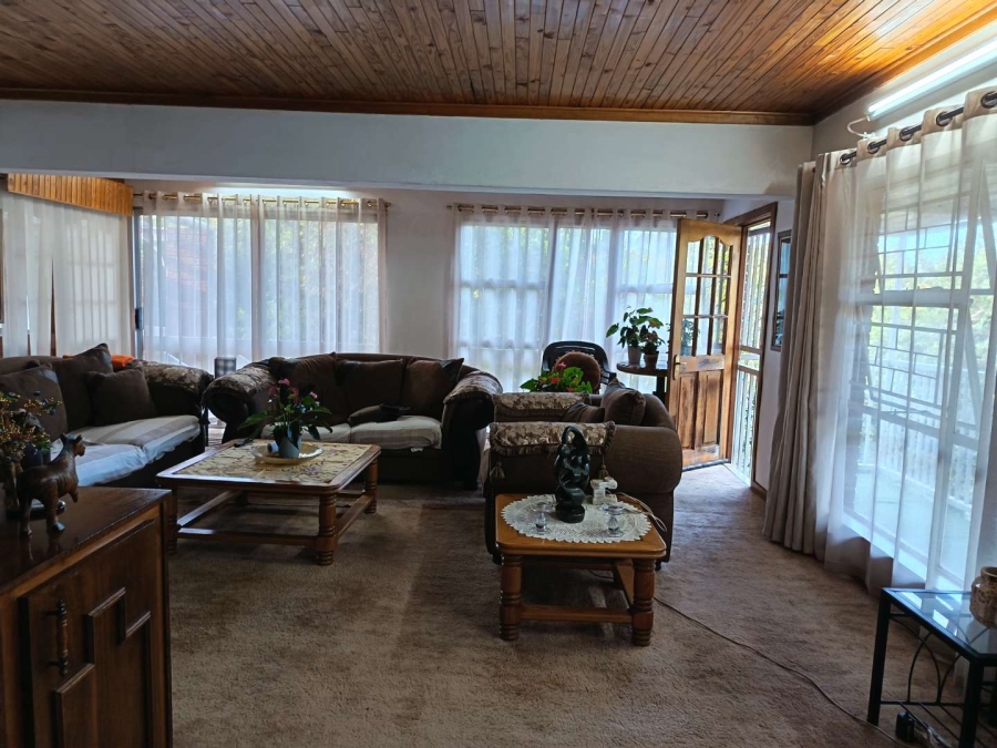 6 Bedroom Property for Sale in Heuwelsig Free State